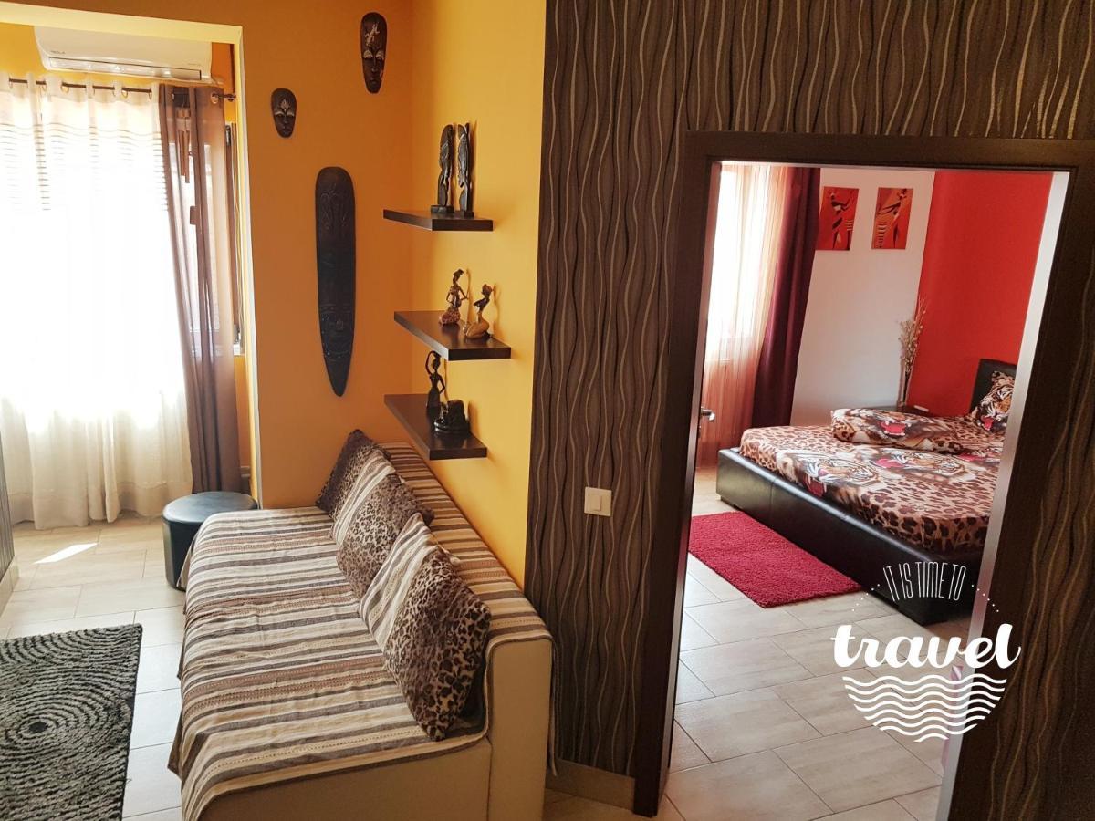 Ferienwohnung Yvo Lioness & Mamaia Nord Năvodari Exterior foto